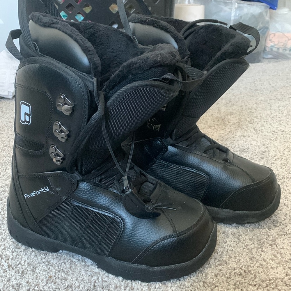 Snowboard boots size 6